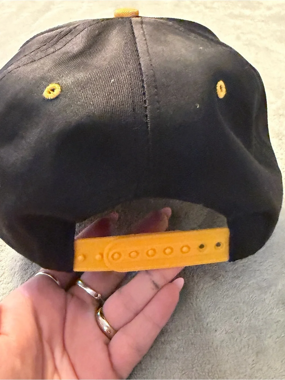 Iowa Hawkeyes Hat Cap Mens Black Yellow Snap Back 7 Logo CLEAN
